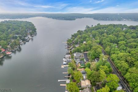 413 Lakeside Blvd
