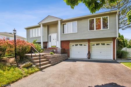 23 Midway Ct