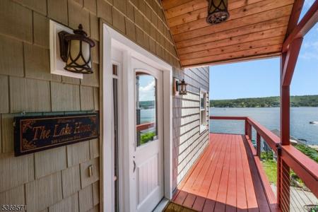 309 Lakeside Blvd