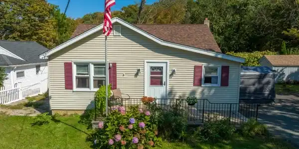 16 Cove Rd