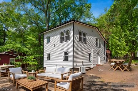 8 Hillcrest Trl