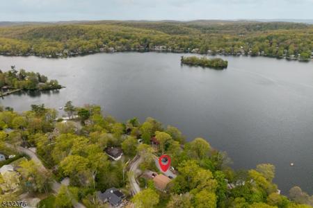 1052 Lakeside Dr East