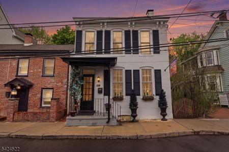 30 Swan St