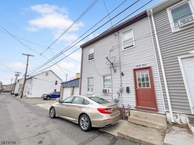 33 Cedar Aly
