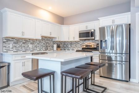 165 Lakeside Rd