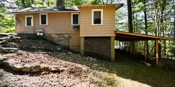 22 Raccoon Island Rd