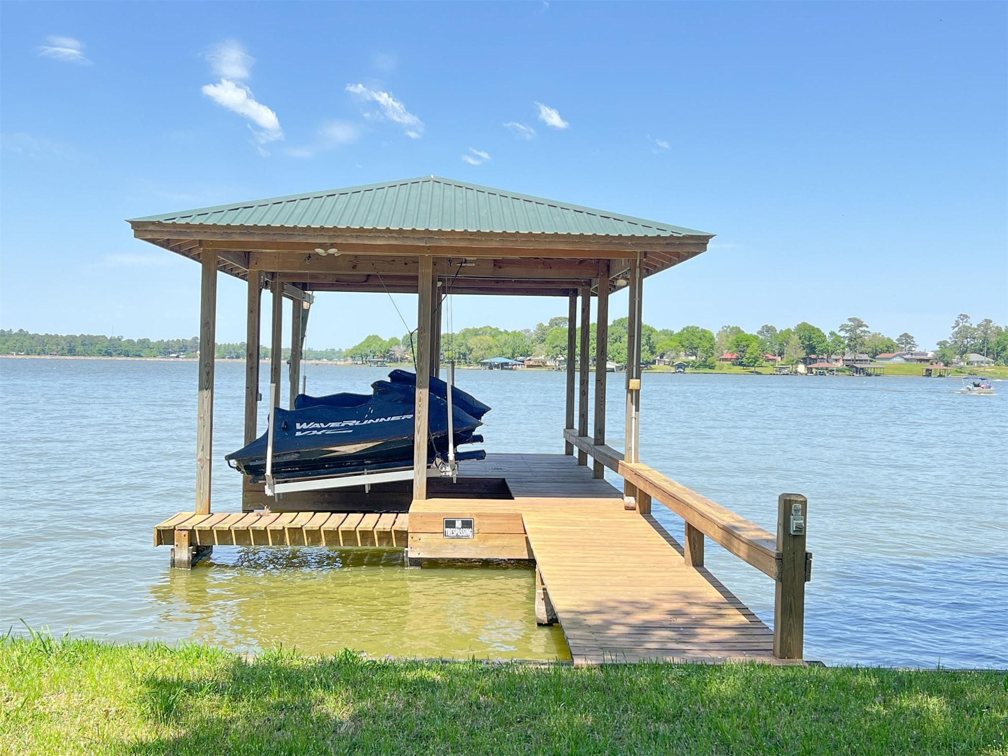 Image 4: Boat dock with rail lighting and room to add to th