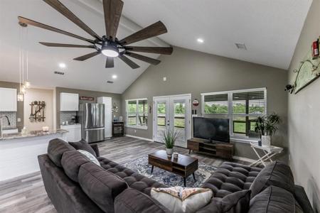 167 Lakeshore Drive N