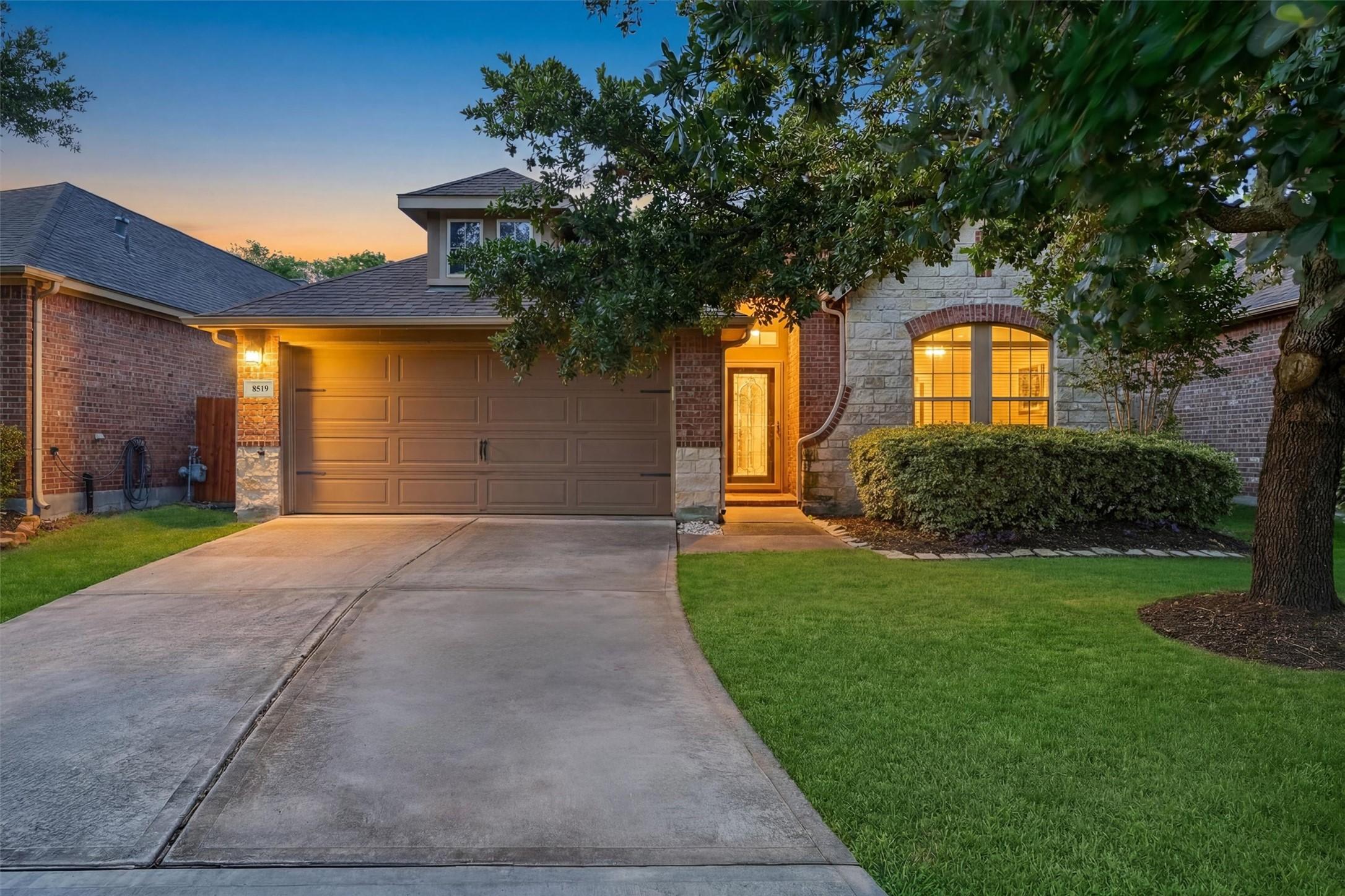 Image 1: Welcome to 8519 Crescent Valley in the lakeside su