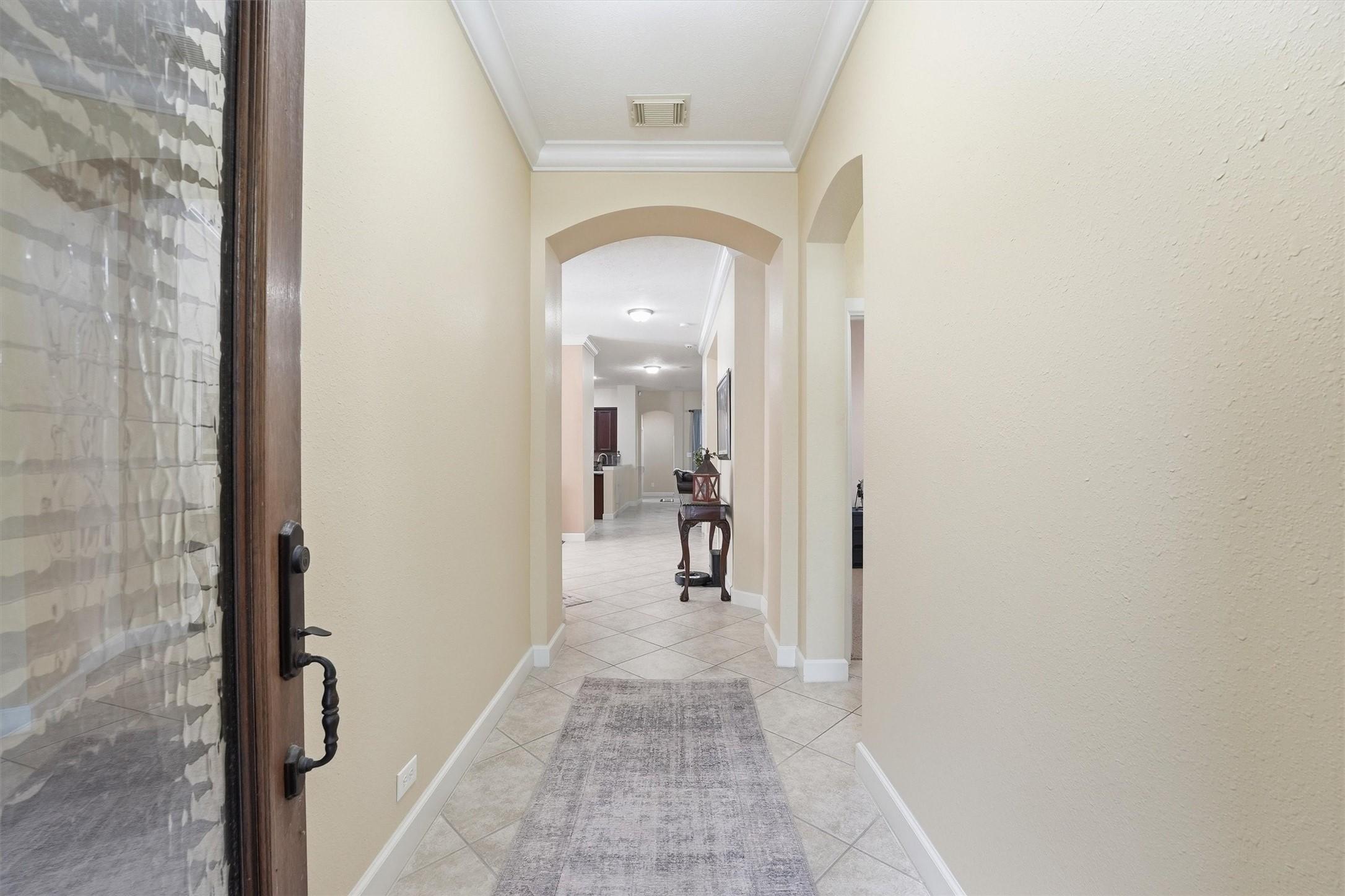 Image 4: Wide grand entry into your spacious home