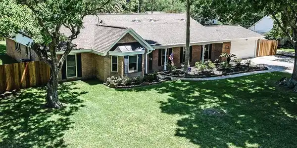 208 Lakeshore Drive