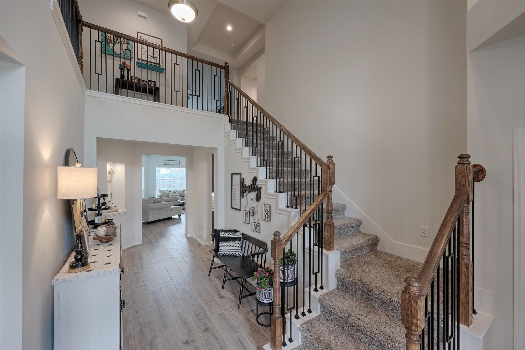 Image 4: Grand entrance with access to stairs, half bath an