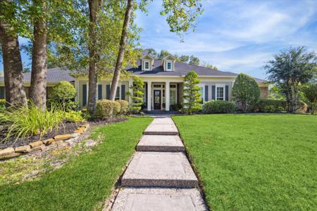 1402 Sheltering Oaks Lane