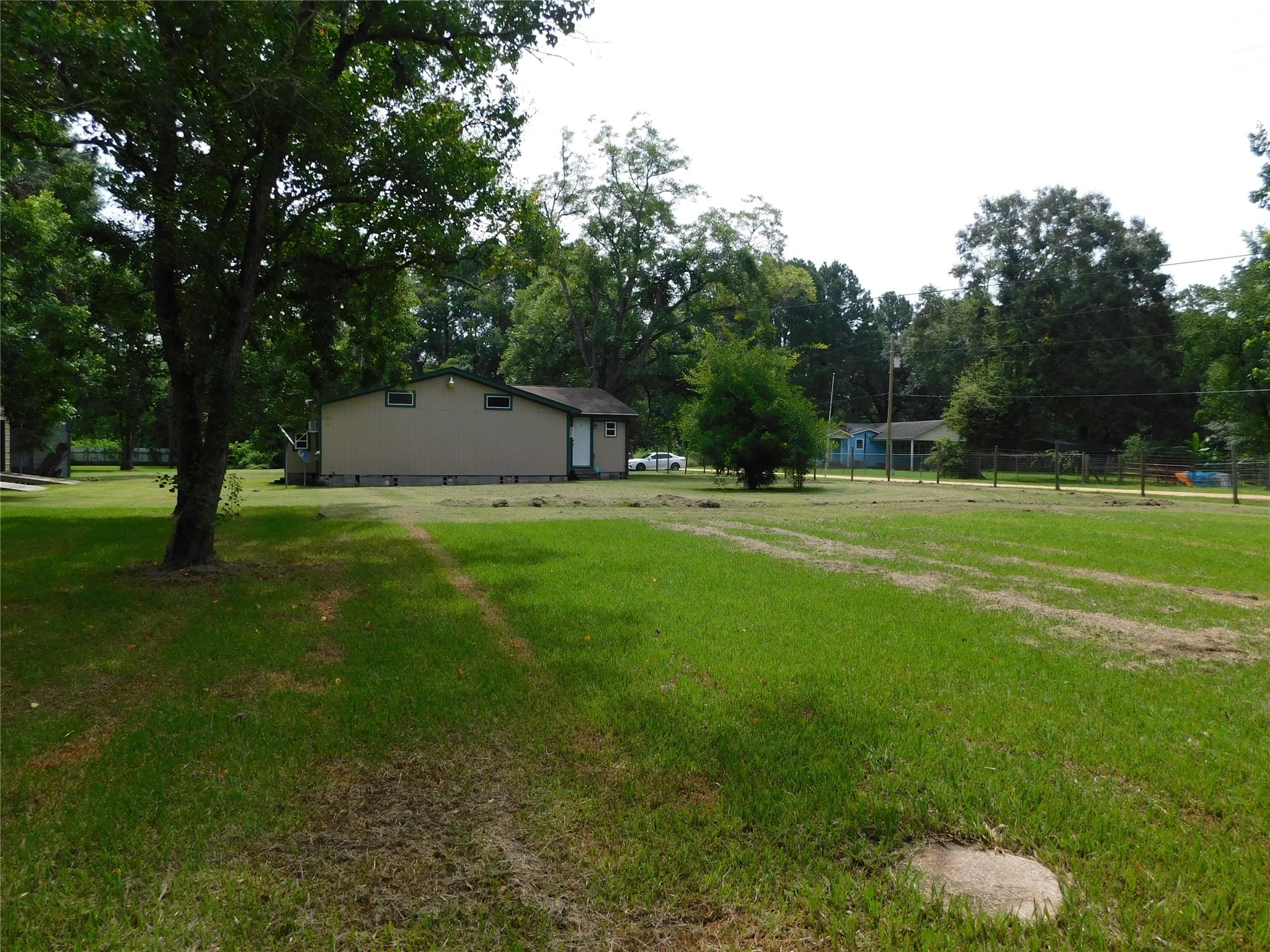 Image 4: Side of home