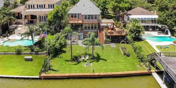 630 Shorewood Drive
