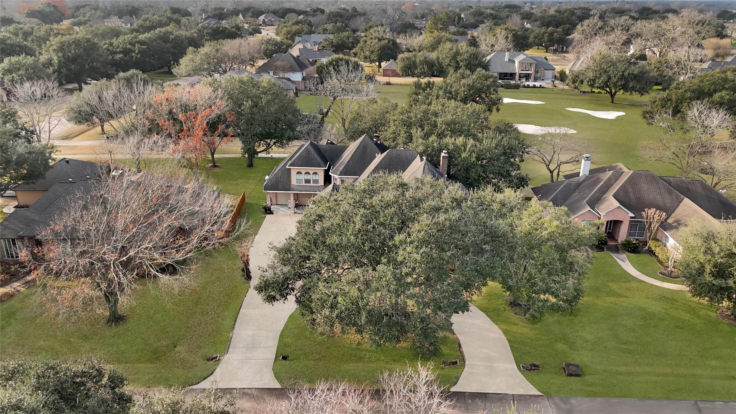 Image 4: Beautifully landscaped yard, where endless possibi