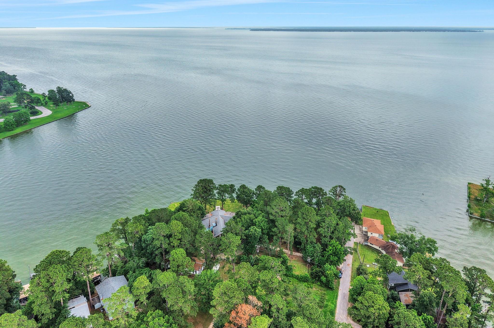 Image 3: More than 600 ft of tranquil, open waterfront