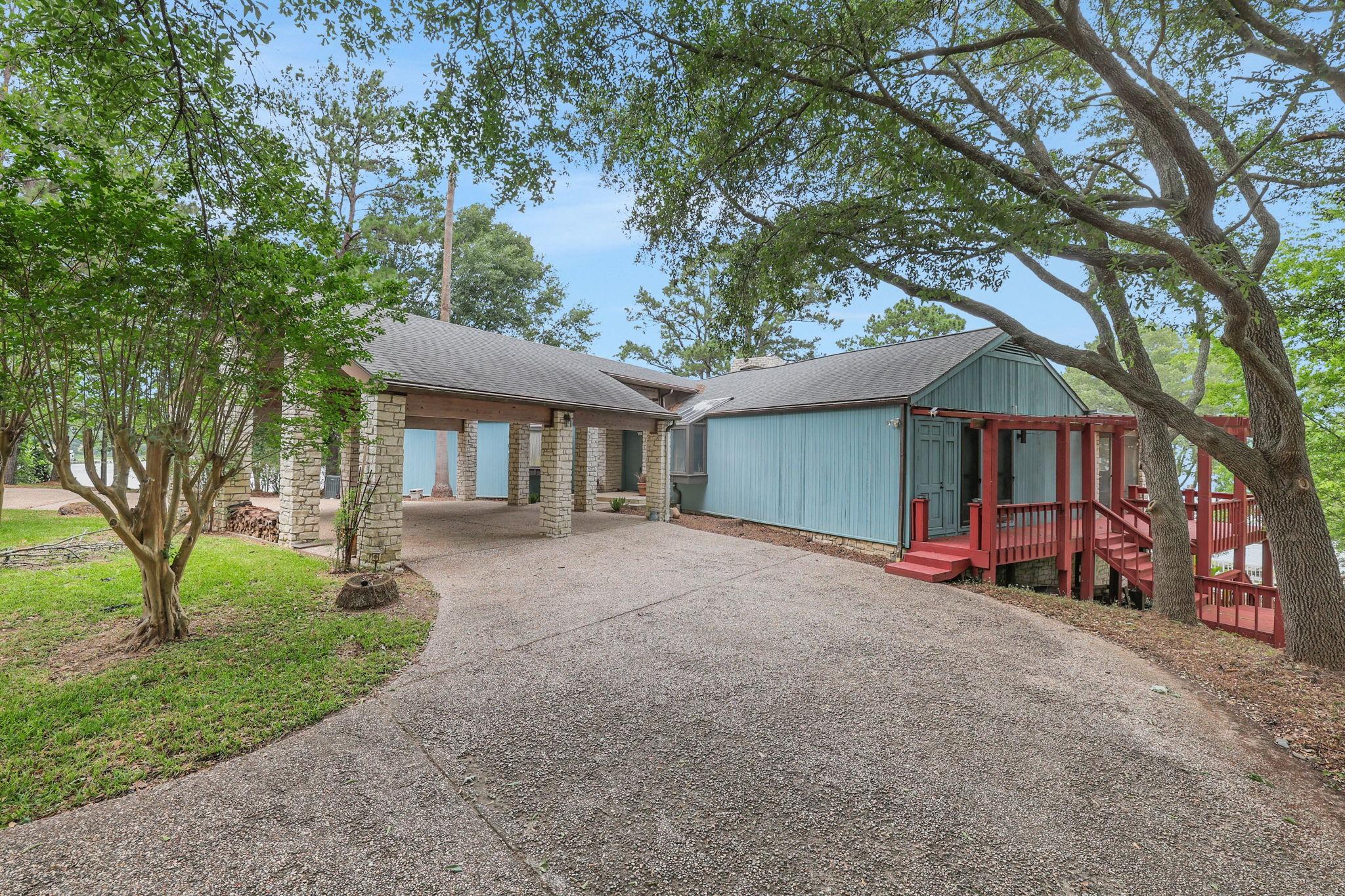 Image 4: The home has a circle driveway providing lots of p