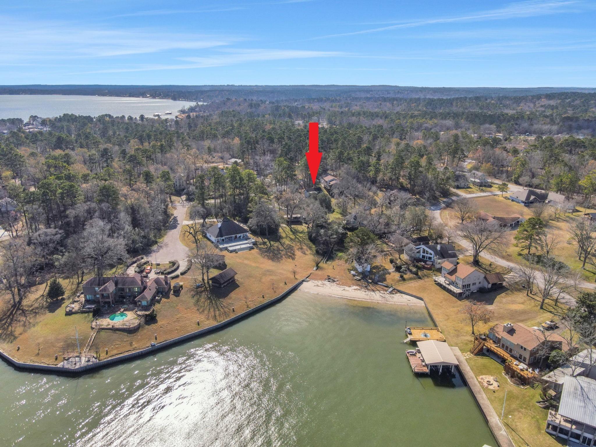 Image 2: Located in the gated community of Cape Royale, a p