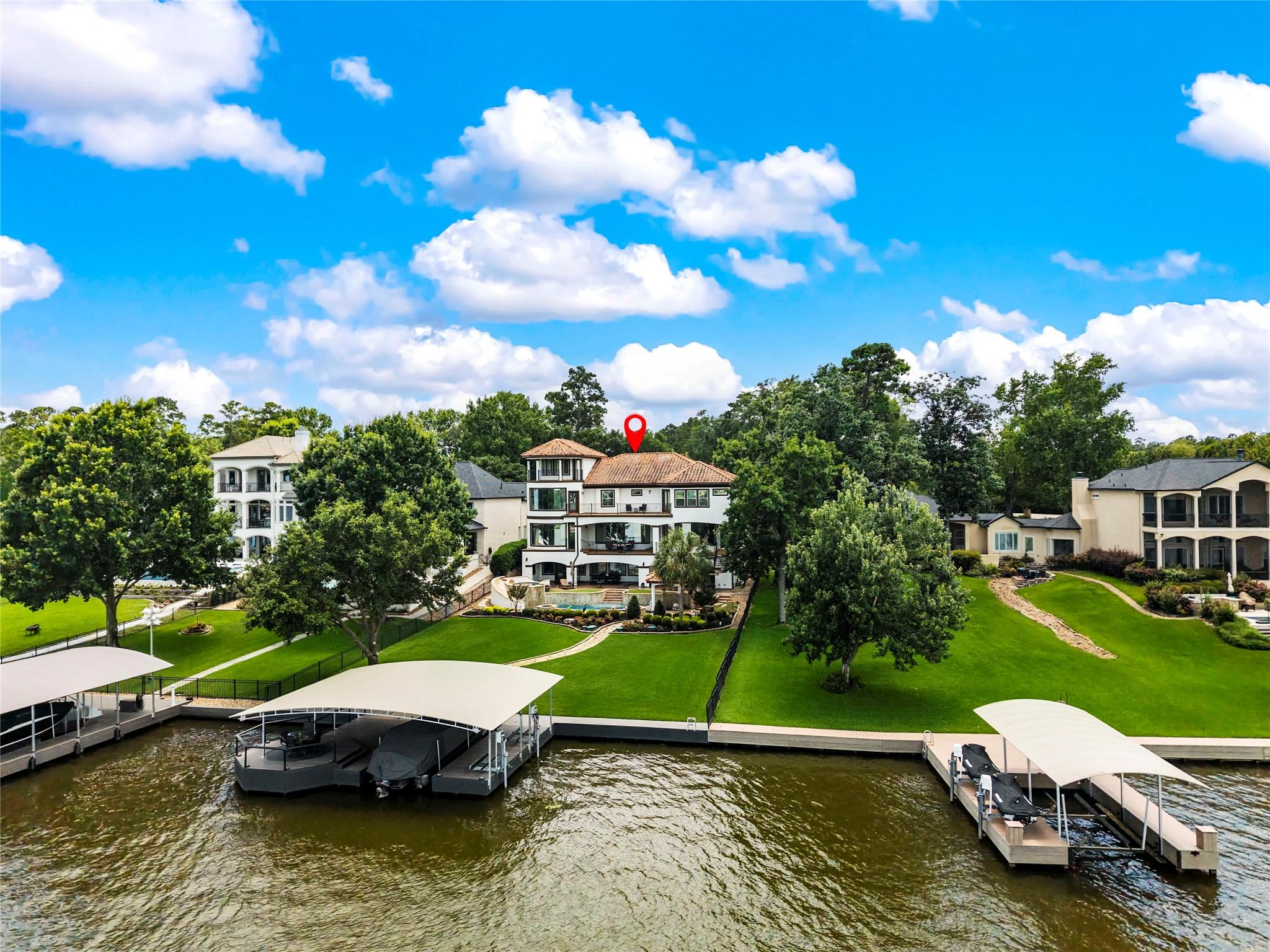 Image 4: Property sites on over 1/2 acre on Lake Conroe, su