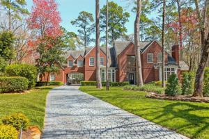 22 E Wedgewood Glen