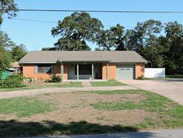 121 Golfview Drive