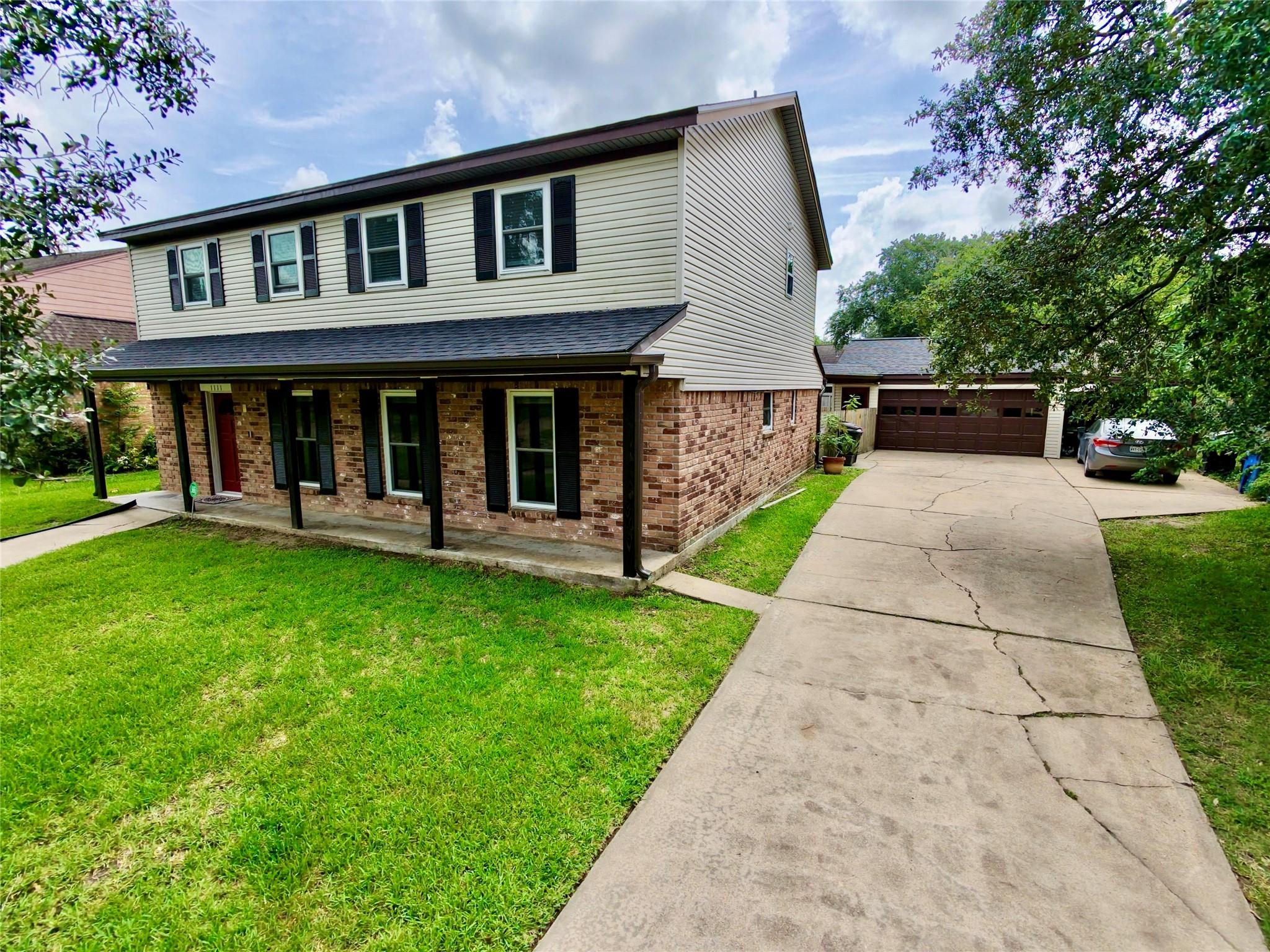 Image 2: Detached garage with enough driveway to hold all t