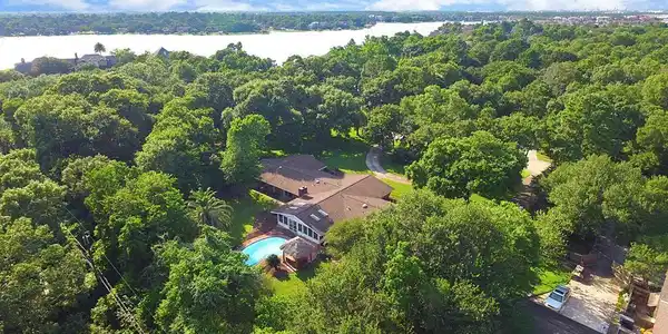 406 Lakeshore Drive