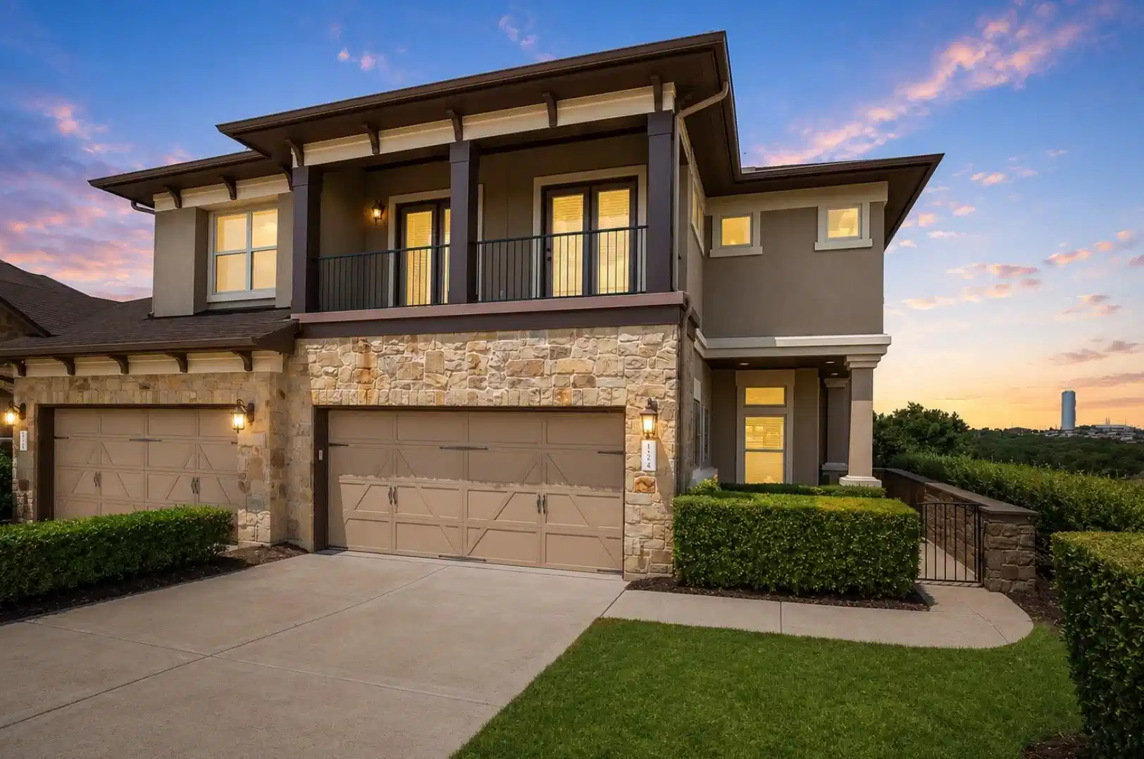 Image 1: Modern living in a gated hill community