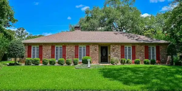 202 Whispering Oaks
