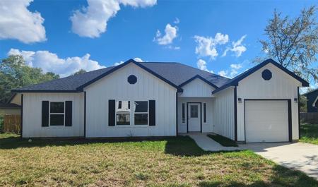 166 Bending Oaks Lane