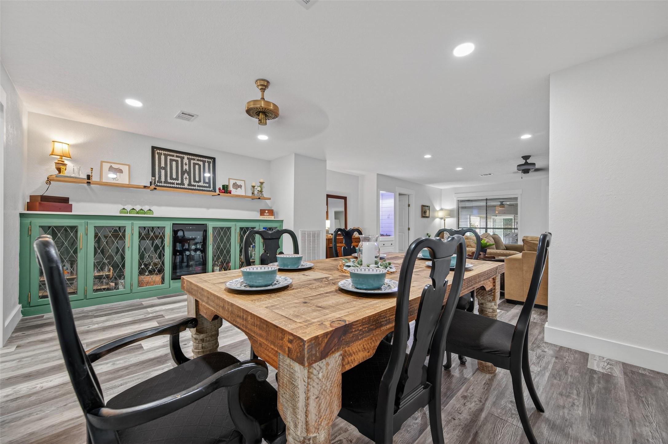 Image 4: Dining Room