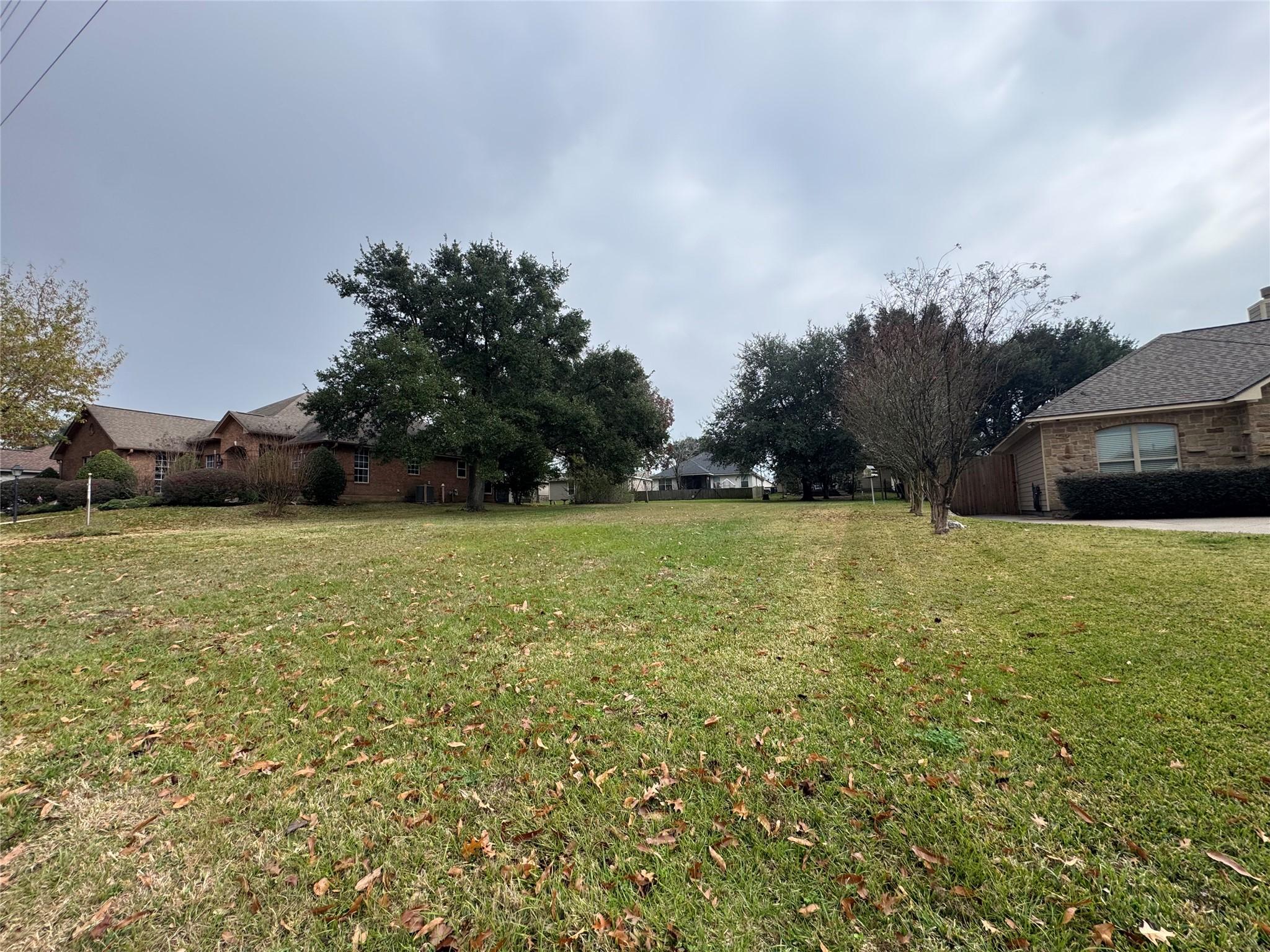 Image 1: Beautiful cleared lot with all ONE STORY neighbors