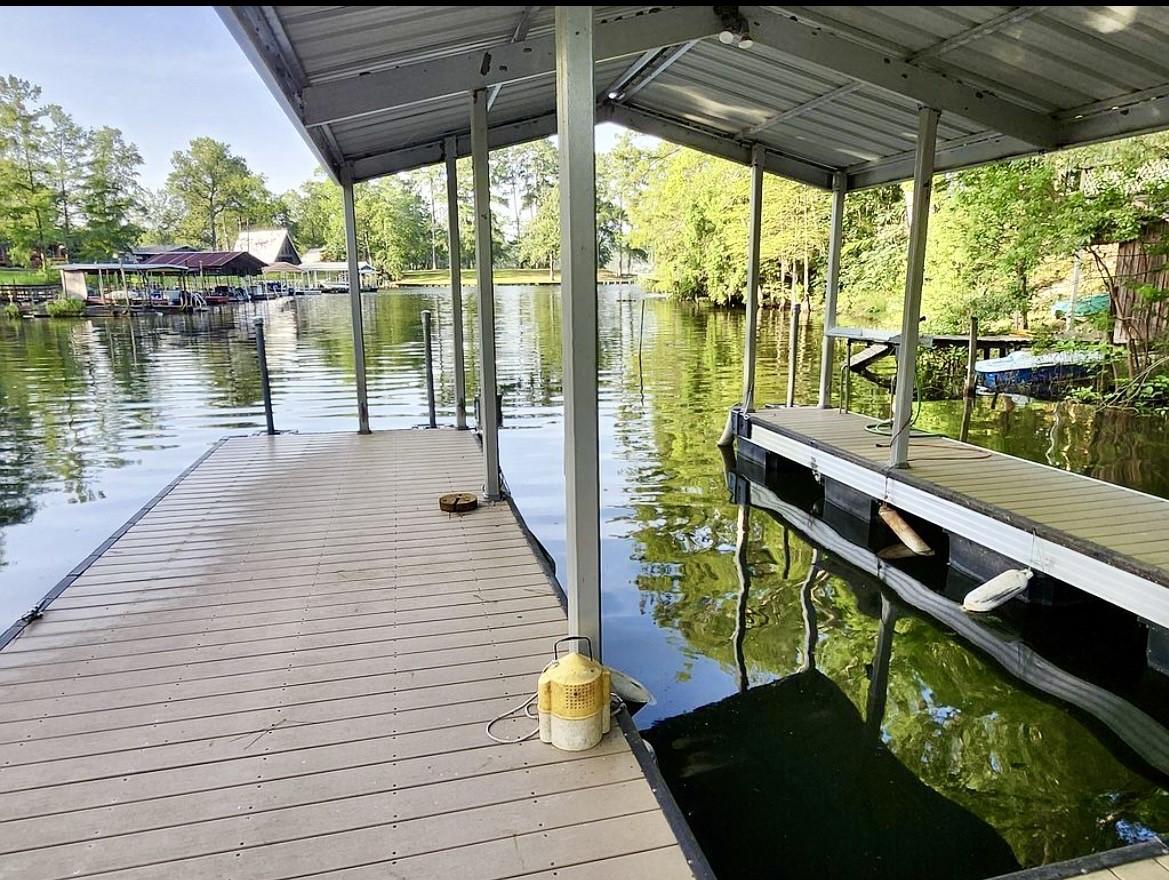 Image 2: Deep water, protected cove ideal for year-round fi