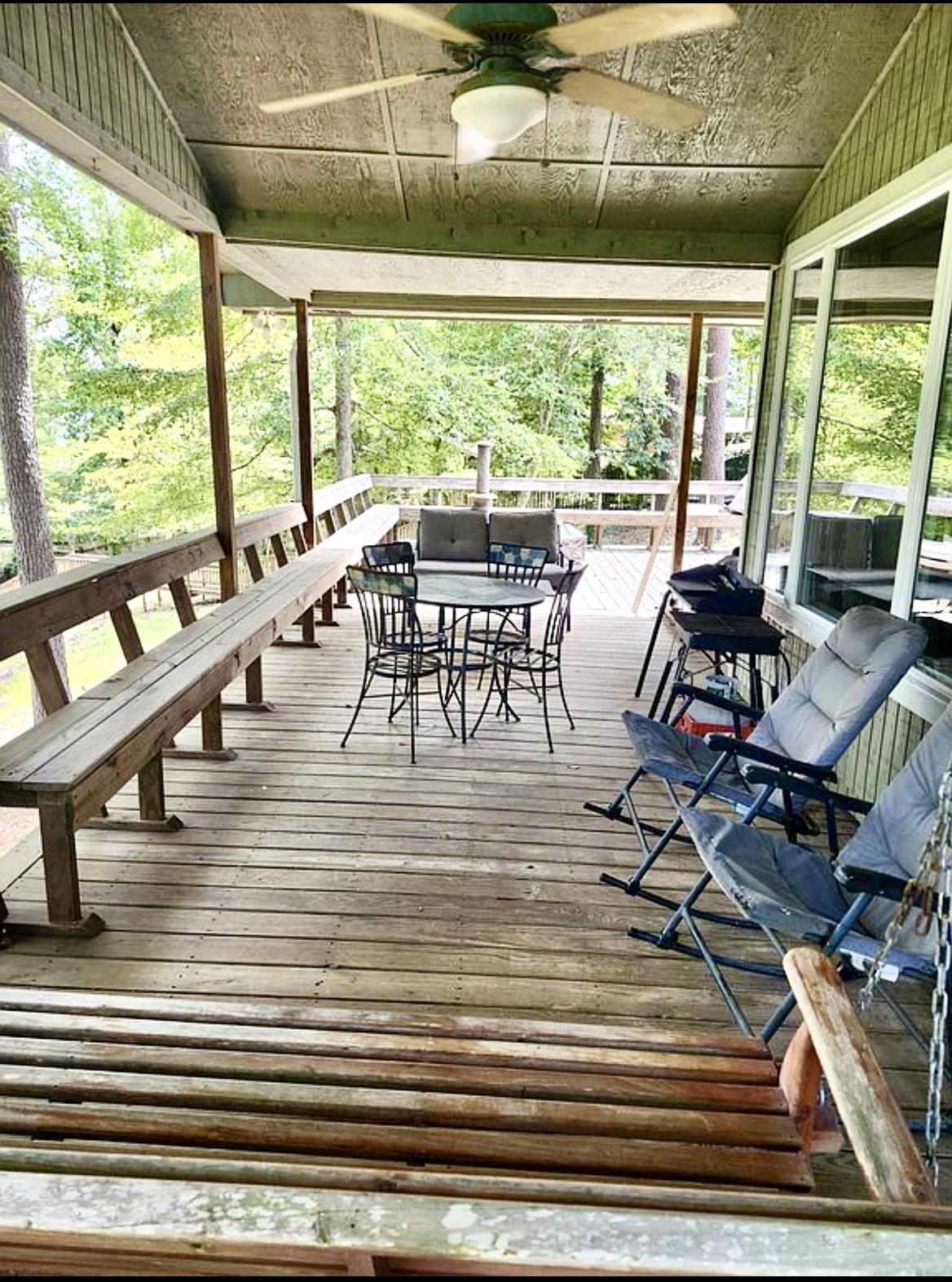 Image 4: Expansive, shaded deck.