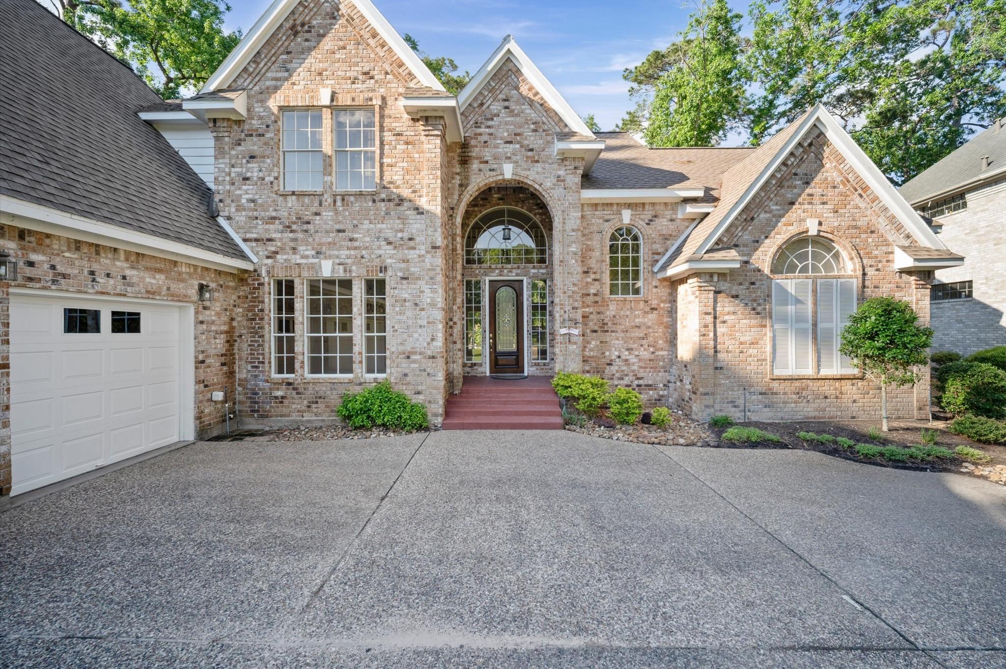 Image 2: 3-car garage with built-in shelving & expansive dr