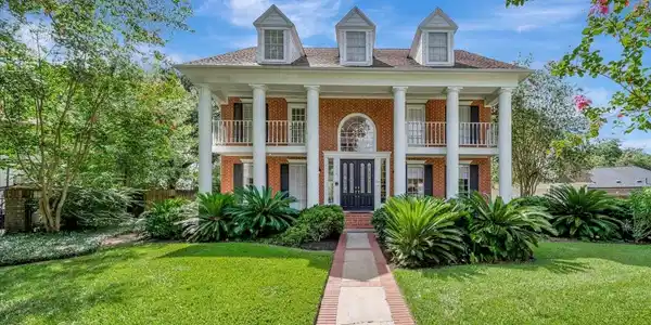310 Oakview Circle