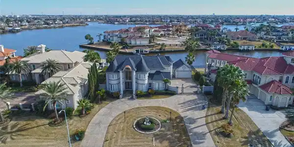 2002 Shoreline Drive