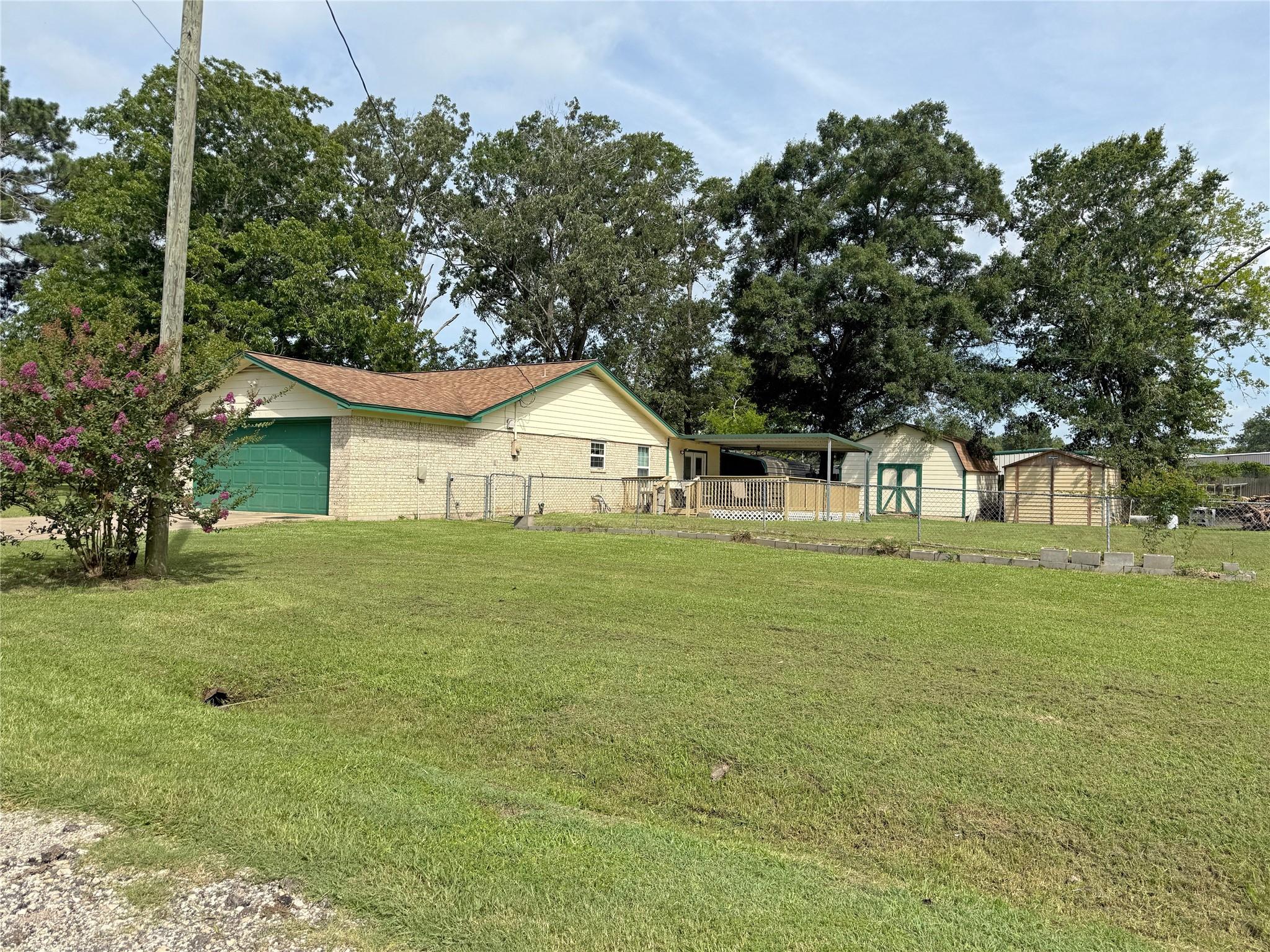 Image 4: Yard from the road - right side