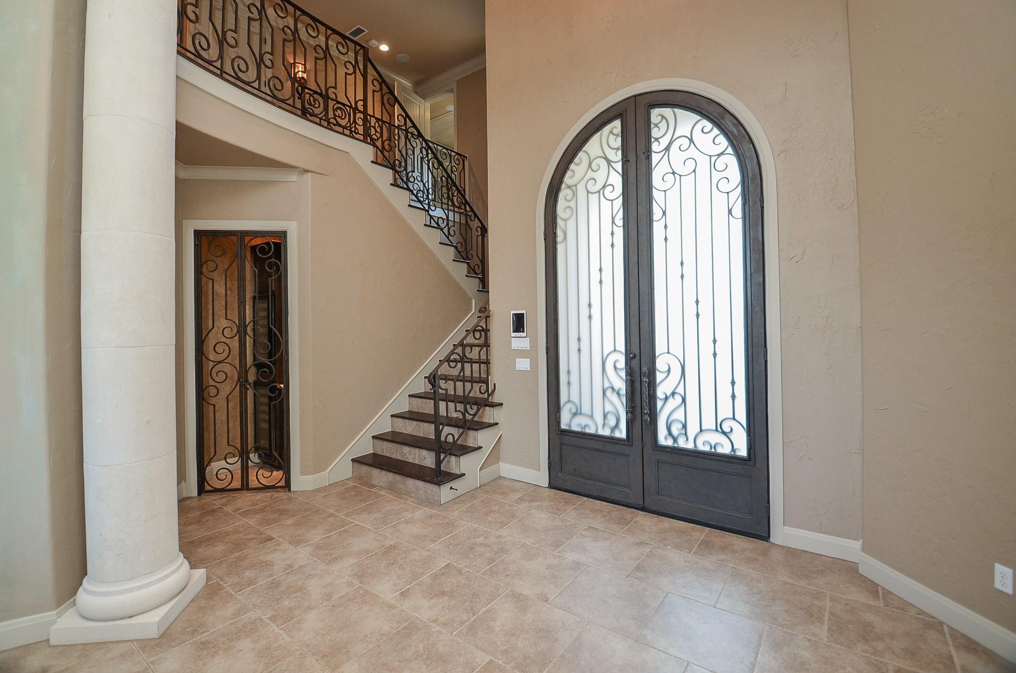 Image 4: Observe how the door inserts seamlessly integrate
