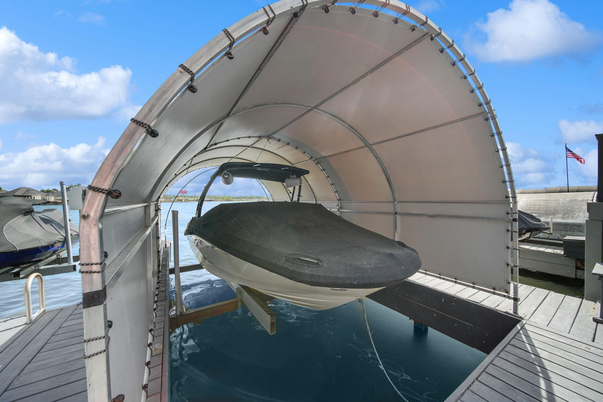 Image 4: Boat Lift