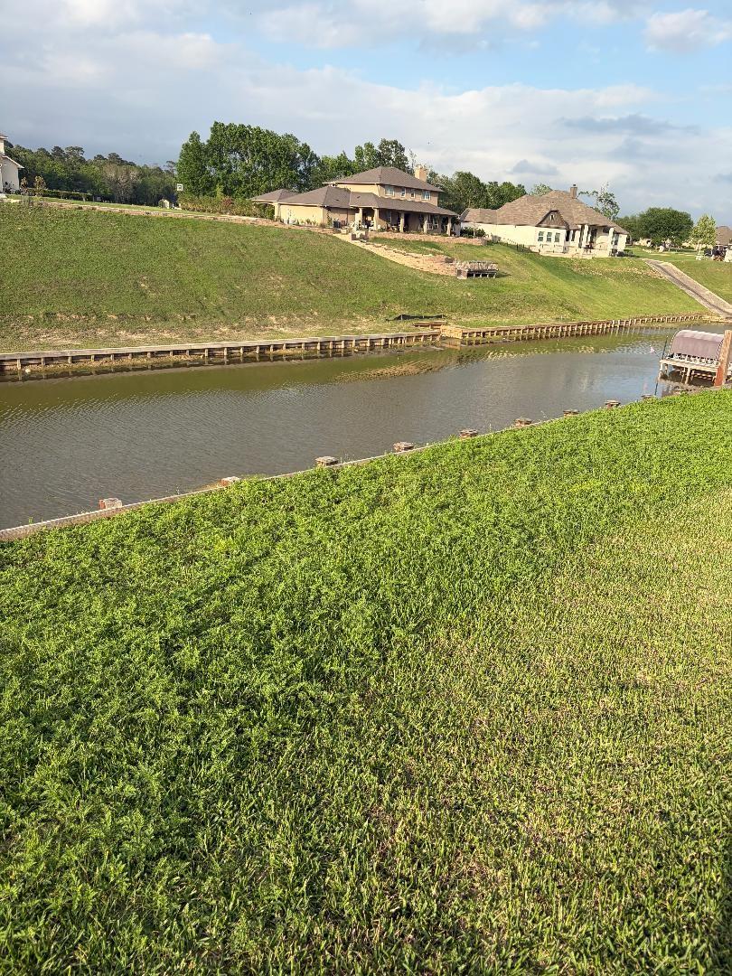 Image 1: NICE WATERFRONT LOT