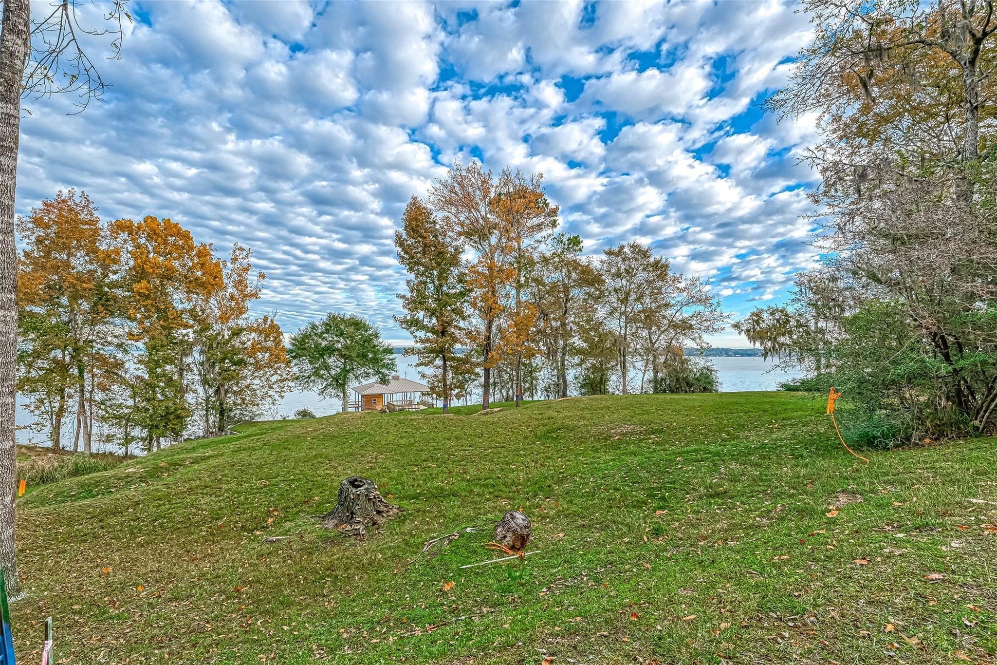 Image 2: This photo showcases a picturesque lakeside proper