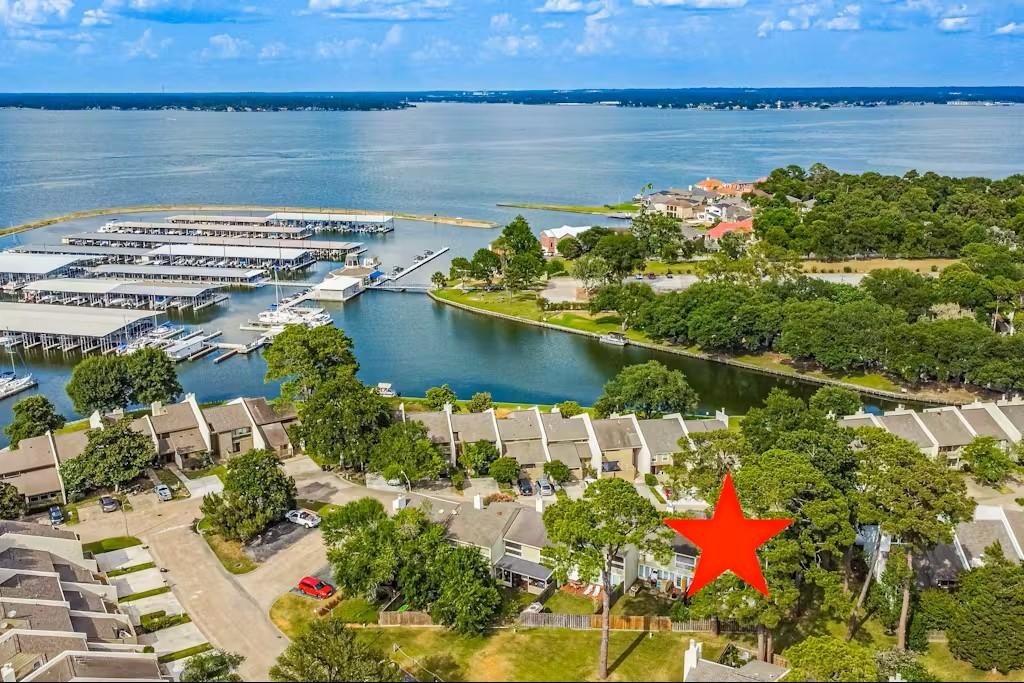 Image 3: Great location with access to all Walden amenities