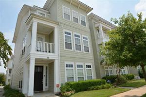 202 W Breezy Way