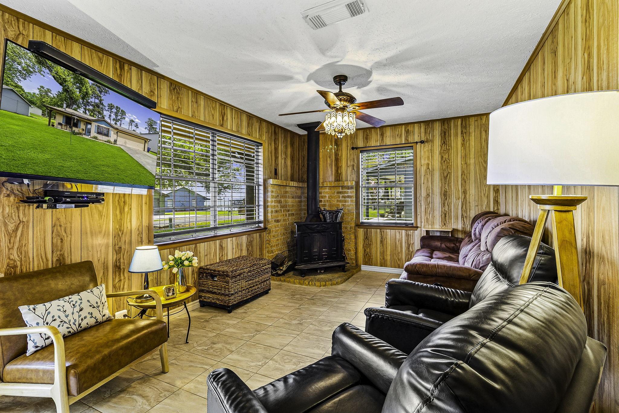 Image 4: Tile floor throughout