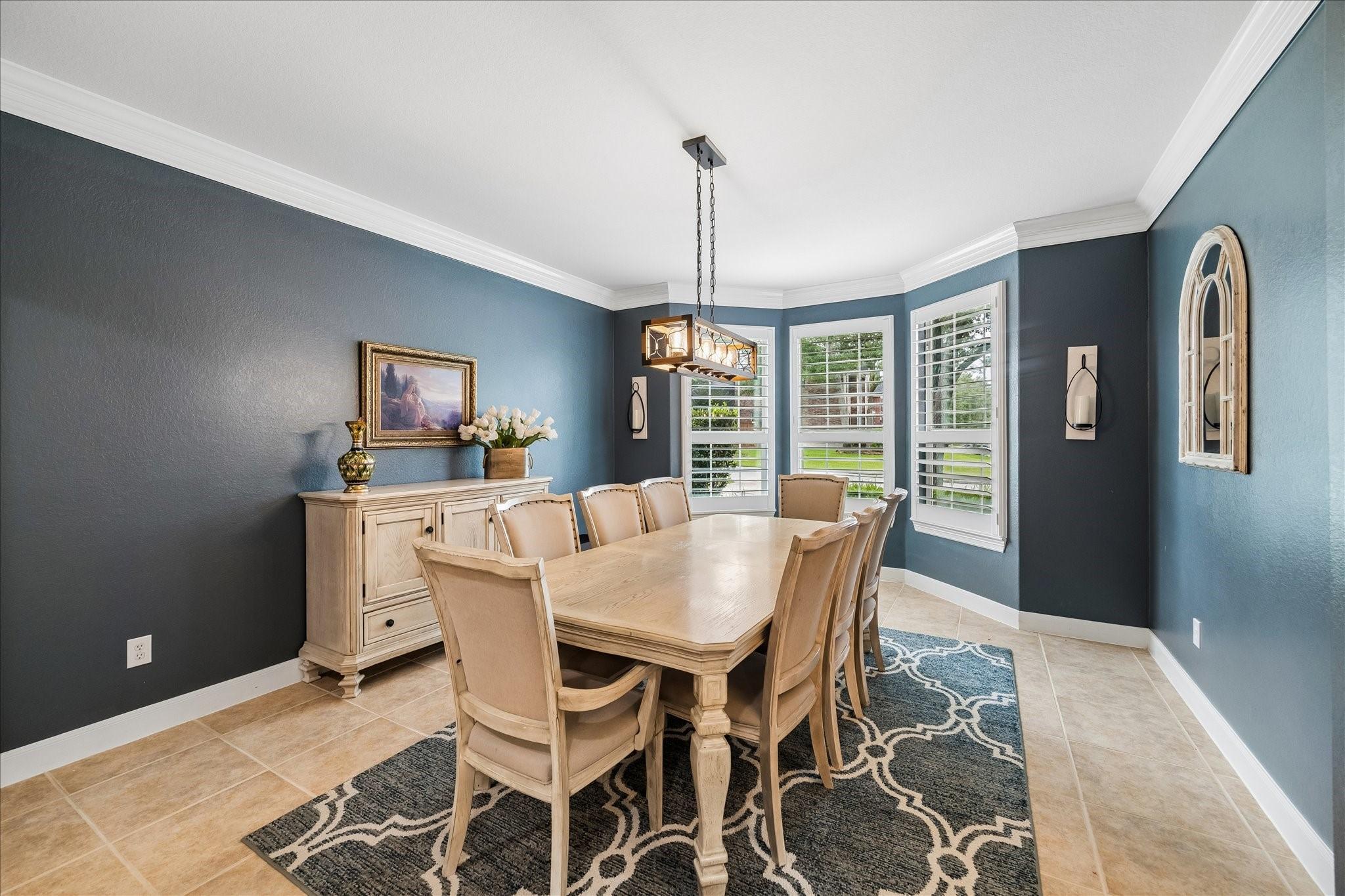 Image 4: Spacious formal dining