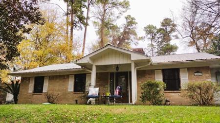 307 Lakeway Drive