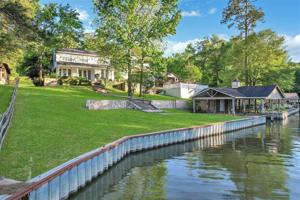 81 Lake Oaks Boulevard
