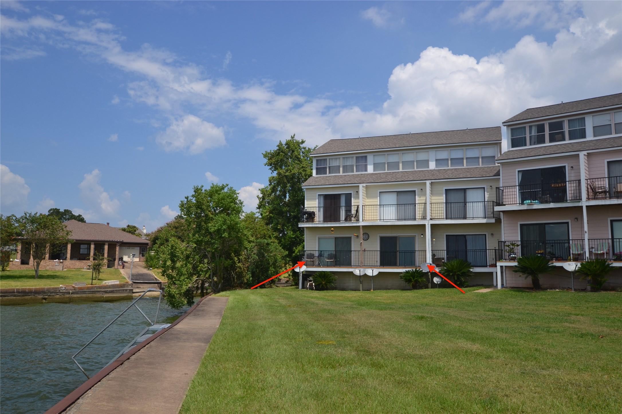 Image 4: GREAT UNIT WITH WATER ON 2 SIDES, FULL BALCONY